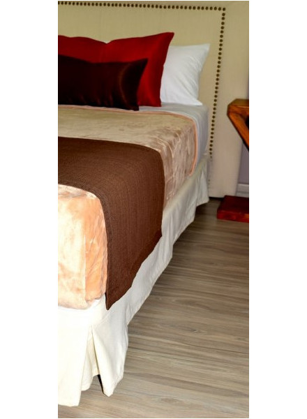 Cubre canapé ajustable color hueso 150x200+30cm